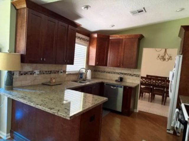 4 of 23 - 102 Sand Pine Way, Royal Palm Beach, FL
