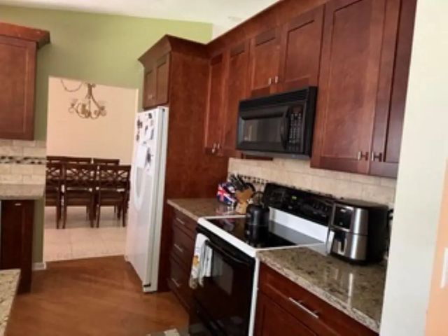 5 of 23 - 102 Sand Pine Way, Royal Palm Beach, FL