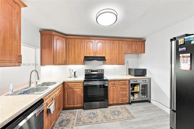4 of 23 - 3930 Inverrary Boulevard #602-d, Lauderhill, FL