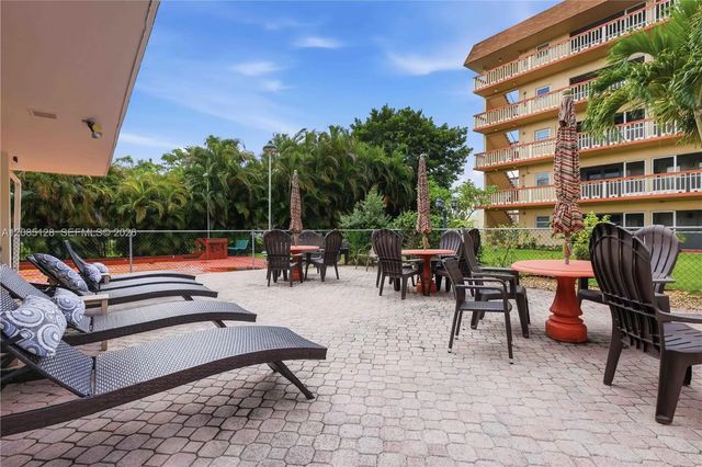 2 of 27 - 5300 Washington Street #w513, Hollywood, FL