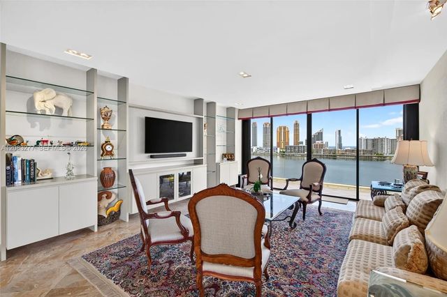 2800 Island Boulevard #1202, Aventura