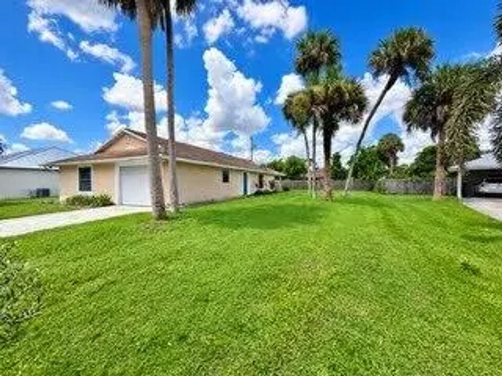 1573 Sw Dycus Avenue, Port St. Lucie