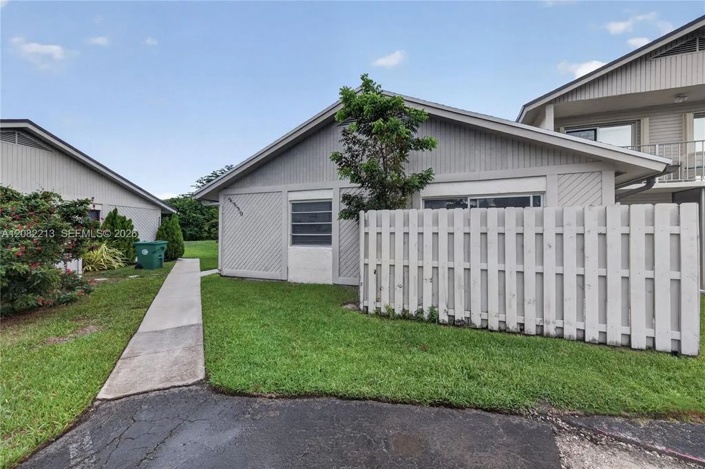 2230 Nova Village Drive, Davie