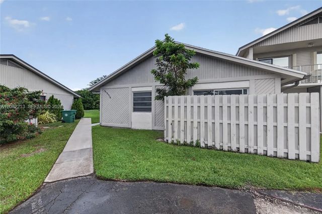 2230 Nova Village Drive, Davie