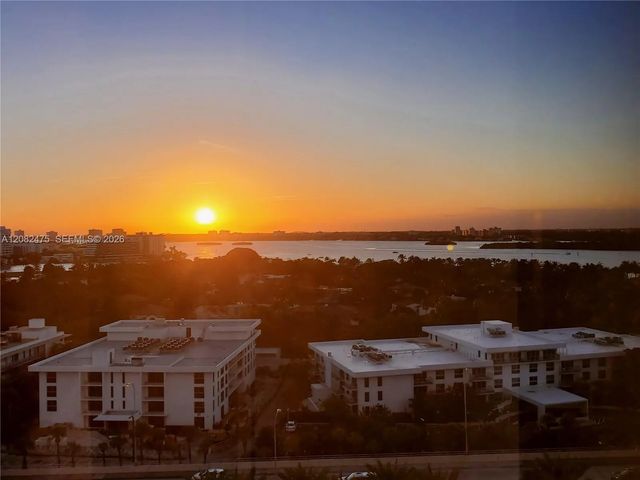 4 of 31 - 10275 Collins Avenue #523, Bal Harbour, FL