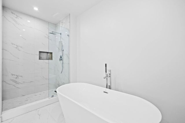 5 of 34 - 220 Lake Shore Drive #1608, Lake Park, FL