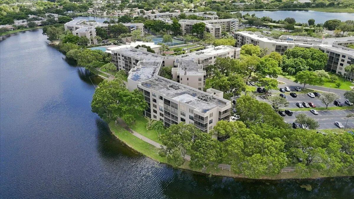1100 Colony Point Circle #121, Pembroke Pines
