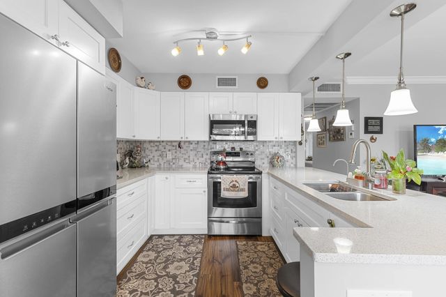 2 of 70 - 2041 Lyndhurst J, Deerfield Beach, FL