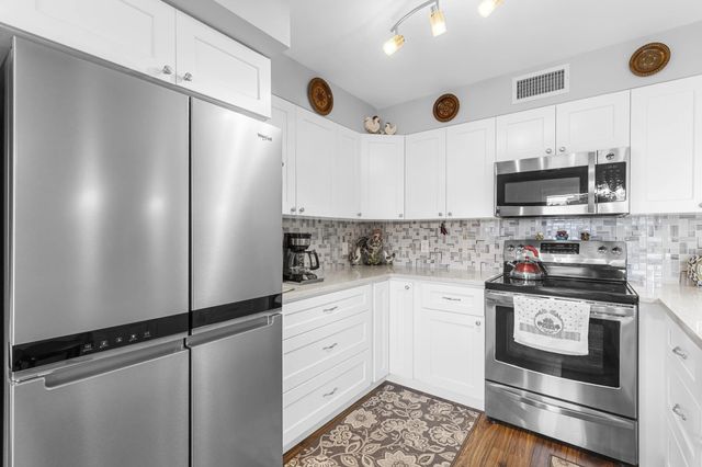 5 of 70 - 2041 Lyndhurst J, Deerfield Beach, FL
