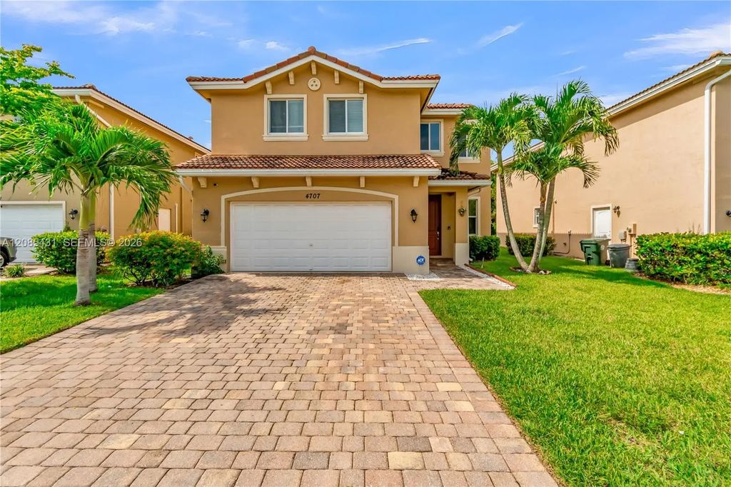 4707 Foxtail Palm Court, Greenacres