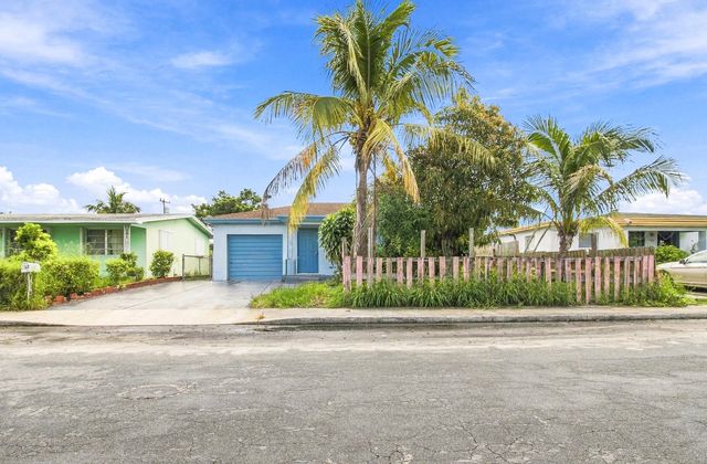 2 of 19 - 724 S D Street, Lake Worth Beach, FL
