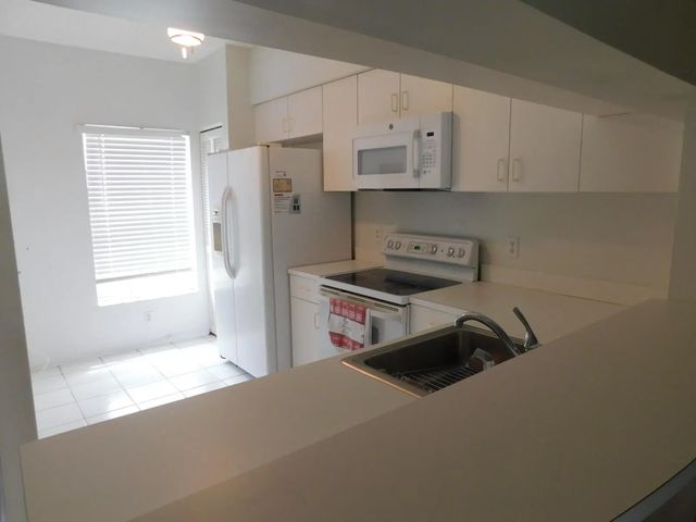 4 of 37 - 50 Simonton Circle, Weston, FL