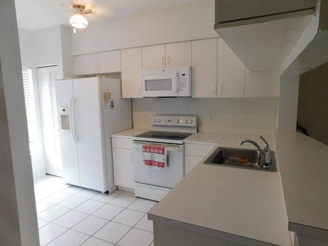 5 of 37 - 50 Simonton Circle, Weston, FL