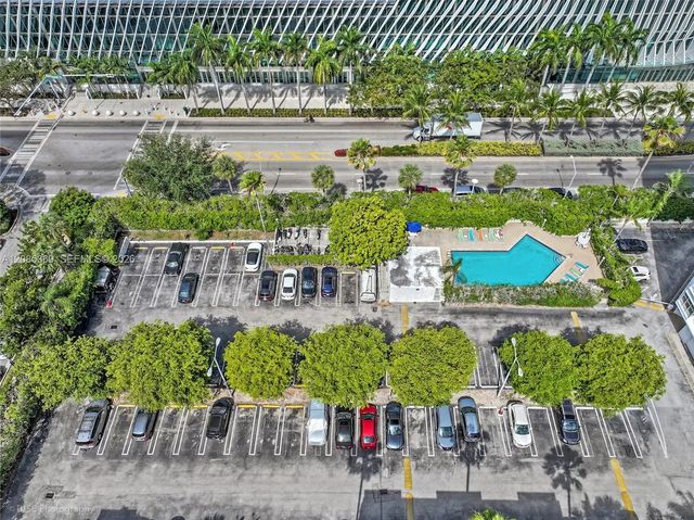 3 of 5 - 1809 Washington Avenue, Miami Beach, FL