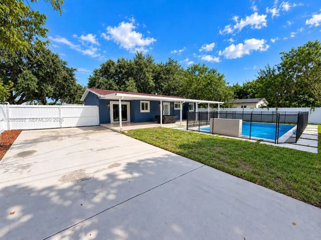 4 of 19 - 240 N 68th Avenue, Hollywood, FL