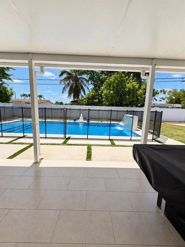 5 of 19 - 240 N 68th Avenue, Hollywood, FL