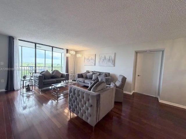 5 of 17 - 900 Ne 195th Street #703, Miami, FL