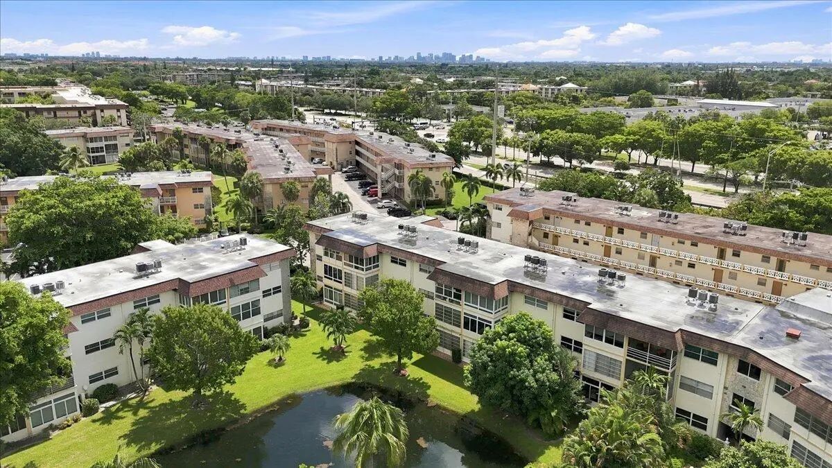 5121 W Oakland Park #109, Lauderdale Lakes