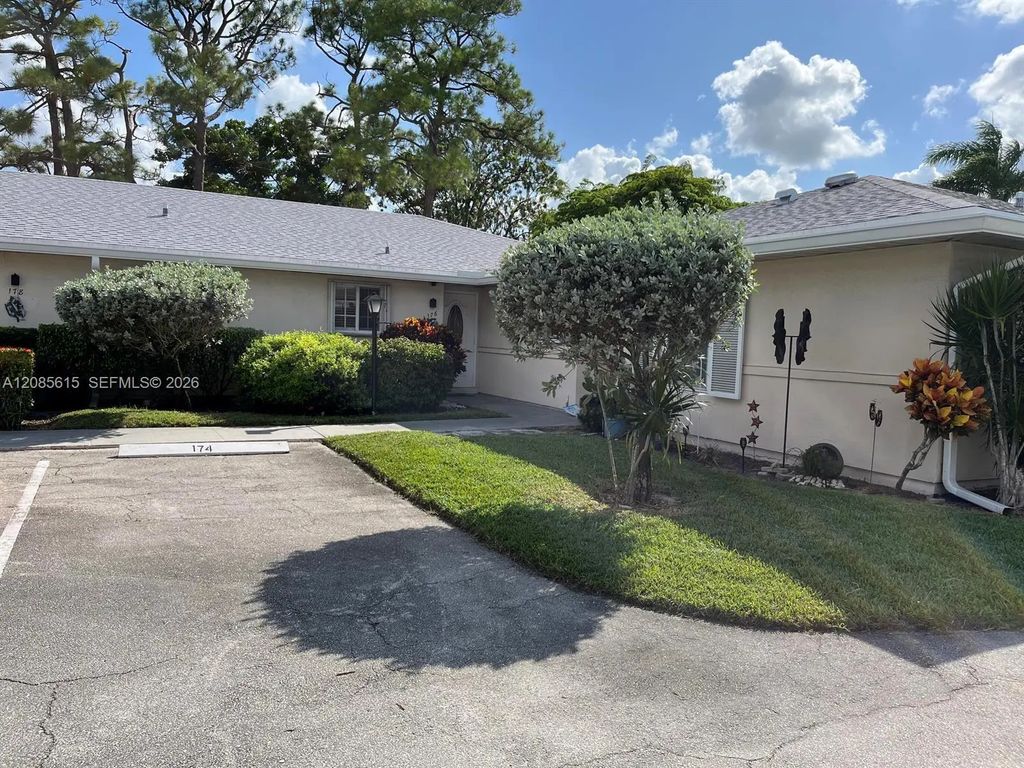 176 Cape Cod Circle, Lake Worth