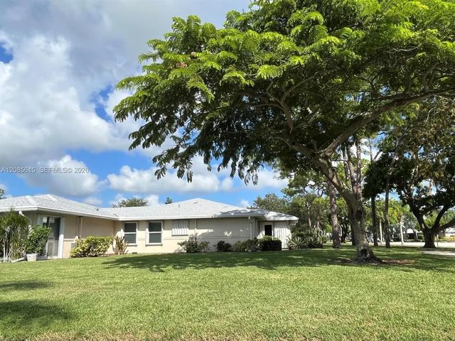 2 of 8 - 176 Cape Cod Circle #0, Lake Worth, FL
