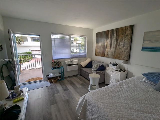 3 of 13 - 158 Ocean Drive #203, Miami Beach, FL