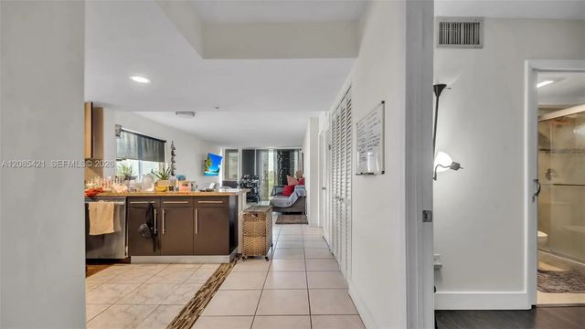 5 of 19 - 8001 Crespi Boulevard #4b, Miami Beach, FL