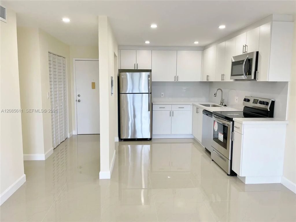 16851 Ne 23rd Avenue #a411, North Miami Beach