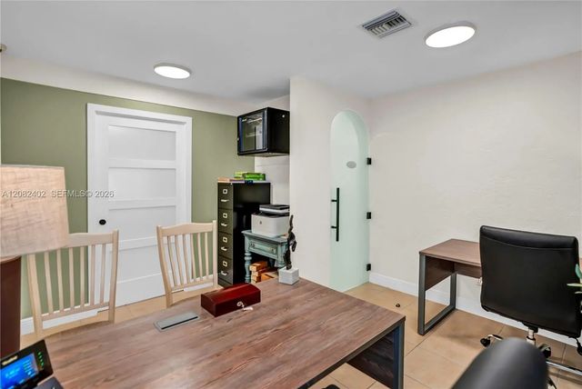 4 of 9 - 481 E Commercial Boulevard, Oakland Park, FL