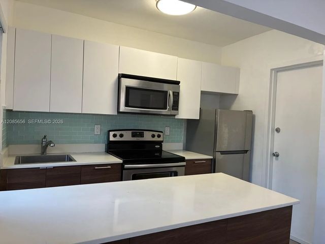 4 of 14 - 689 Ne 92nd Street #11g, Miami Shores, FL