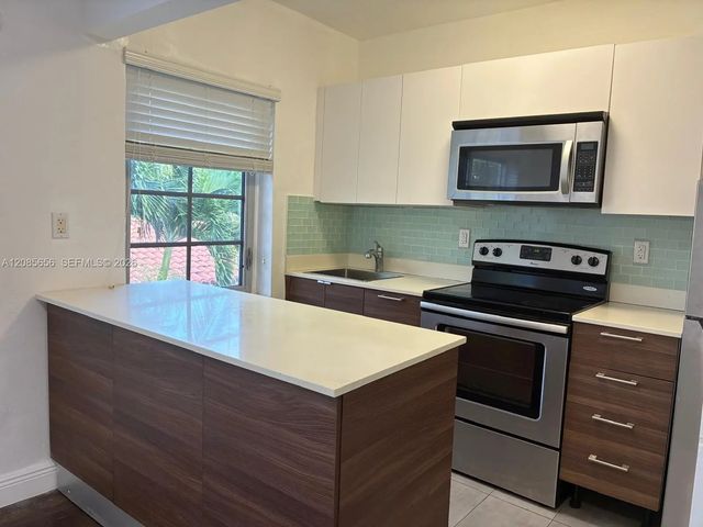 5 of 14 - 689 Ne 92nd Street #11g, Miami Shores, FL