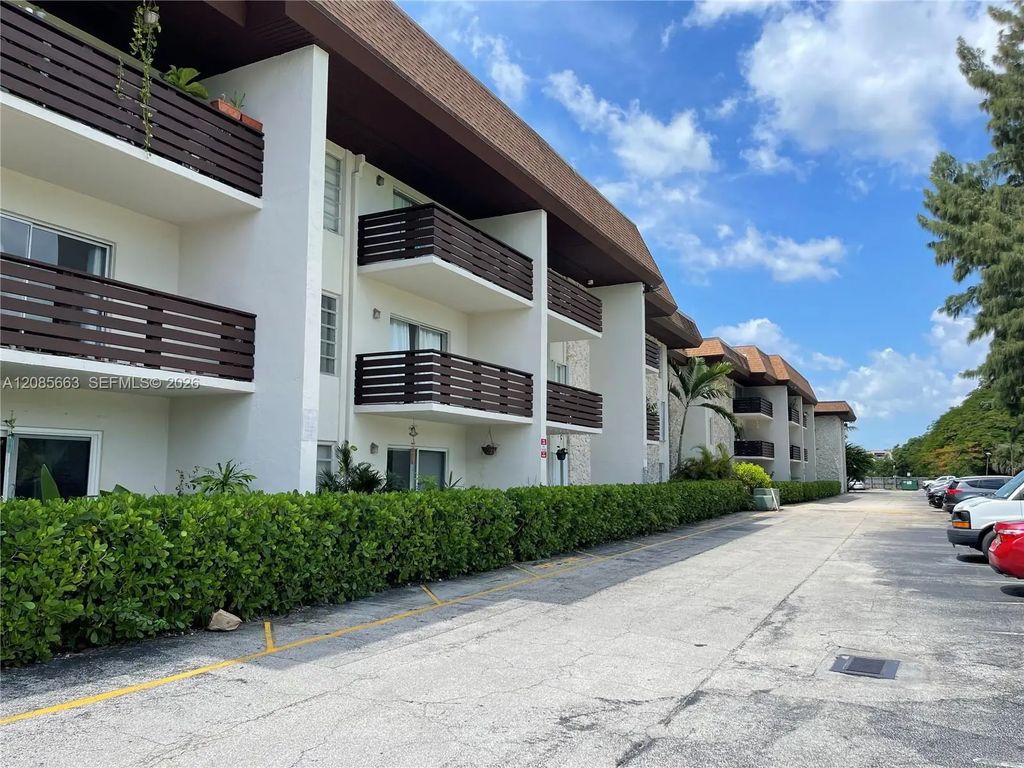 7487 Sw 82nd Street #c202, Miami