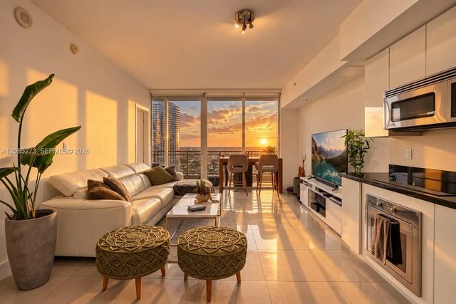 2 of 21 - 92 Sw 3rd Street #4407, Miami, FL
