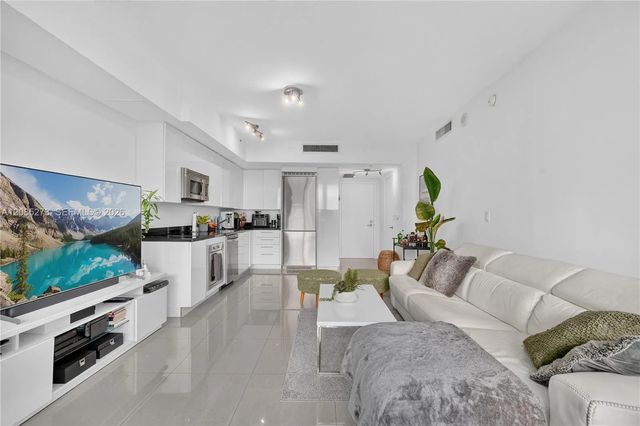 4 of 21 - 92 Sw 3rd Street #4407, Miami, FL