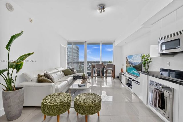 5 of 21 - 92 Sw 3rd Street #4407, Miami, FL
