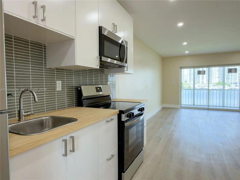 2949 Point East Drive #b304, Aventura