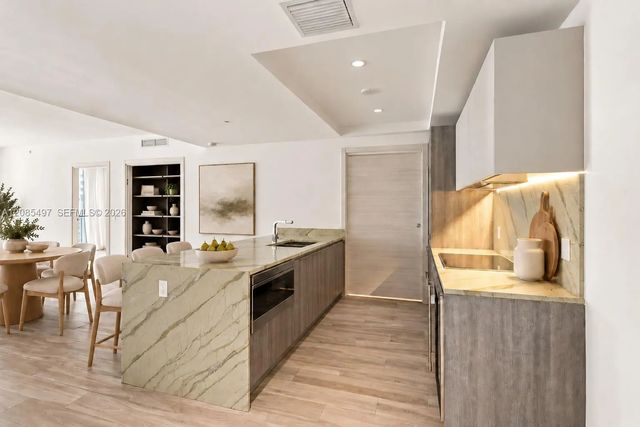 5 of 22 - 801 S Miami Avenue #1810, Miami, FL