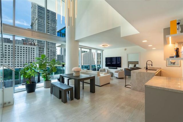 200 Biscayne Blvd Way #508, Miami