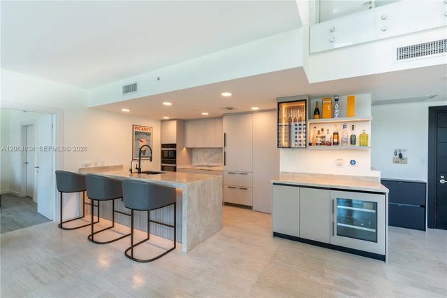 2 of 18 - 200 Biscayne Blvd Way #508, Miami, FL