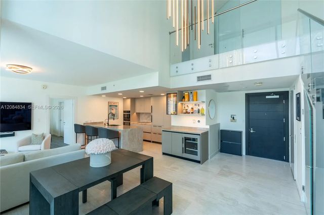 3 of 18 - 200 Biscayne Blvd Way #508, Miami, FL