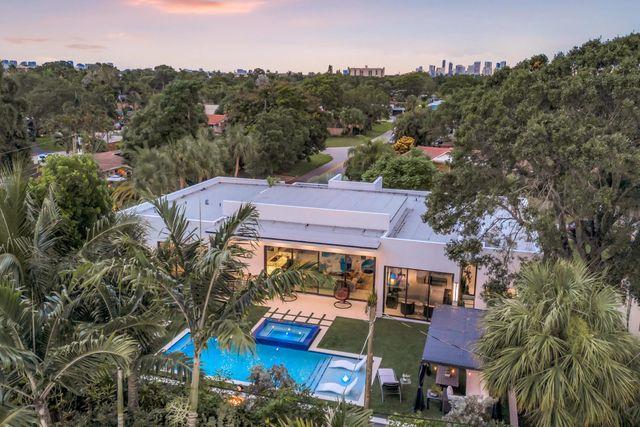215 Ne 28th Court, Wilton Manors