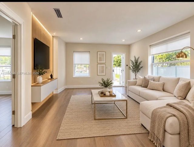 3 of 33 - 511 Se 2nd Street, Hialeah, FL