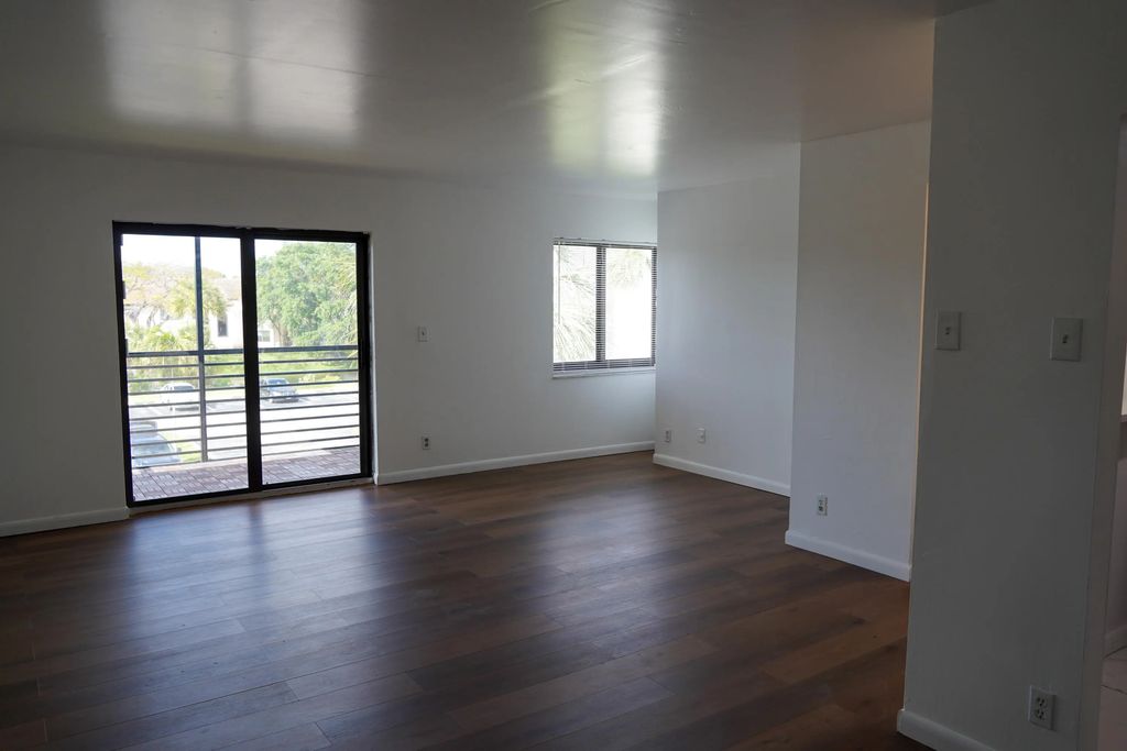 3720 N Pine Island Road N #334, Sunrise
