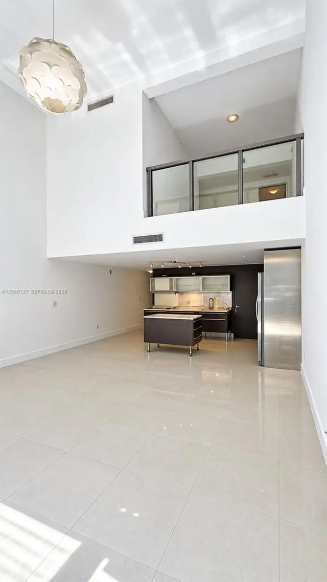 2 of 2 - 6000 Collins Avenue #305, Miami Beach, FL