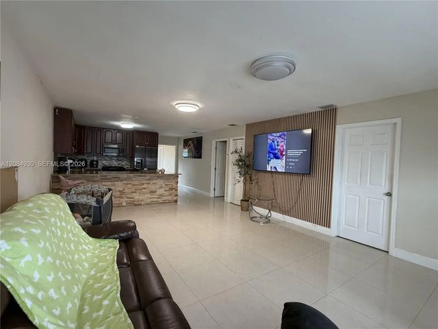 3 of 31 - 4435 Nw 185th Street, Miami Gardens, FL