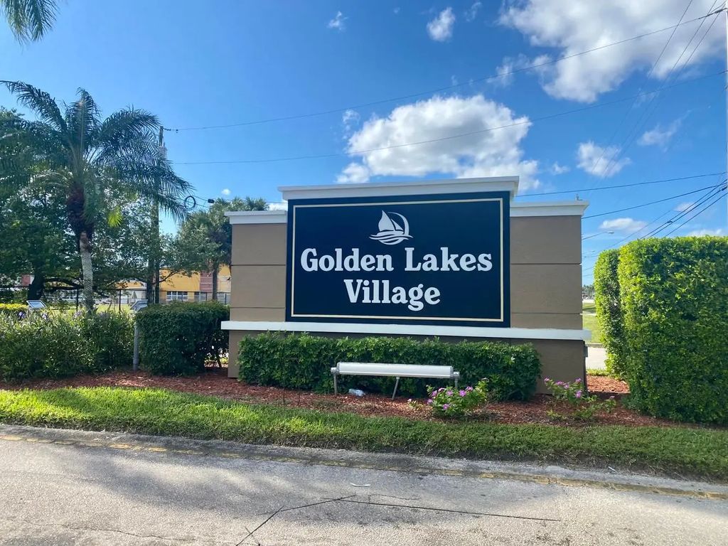 156 Lake Evelyn Drive, West Palm Beach