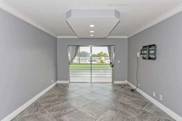 5 of 30 - 156 Lake Evelyn Drive, West Palm Beach, FL