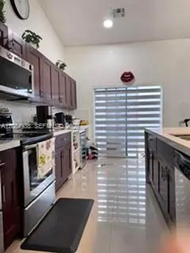 4 of 33 - 921 Ne 213th Terrace #3, Miami, FL