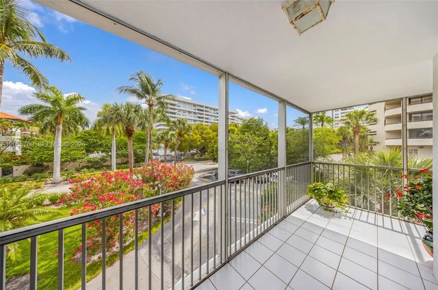 3 of 39 - 150 Ocean Lane Drive #2h, Key Biscayne, FL
