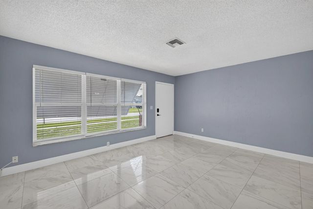 2 of 21 - 732 Sw Ravenswood Lane, Port St. Lucie, FL