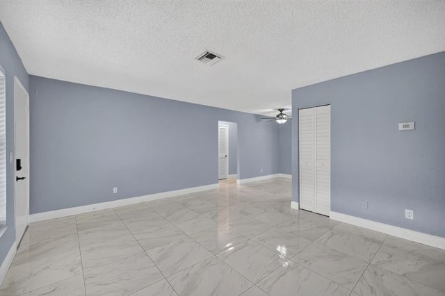3 of 21 - 732 Sw Ravenswood Lane, Port St. Lucie, FL